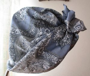 帽子の作り方 スカーフがちょっと縫うだけでお洒落キャップに いつでもスカーフに戻せます 夢つむぎ体験記 帽子の作り方 スカーフがちょっと縫うだけでお洒落キャップに いつでもスカーフに戻せます 夢つむぎ体験記